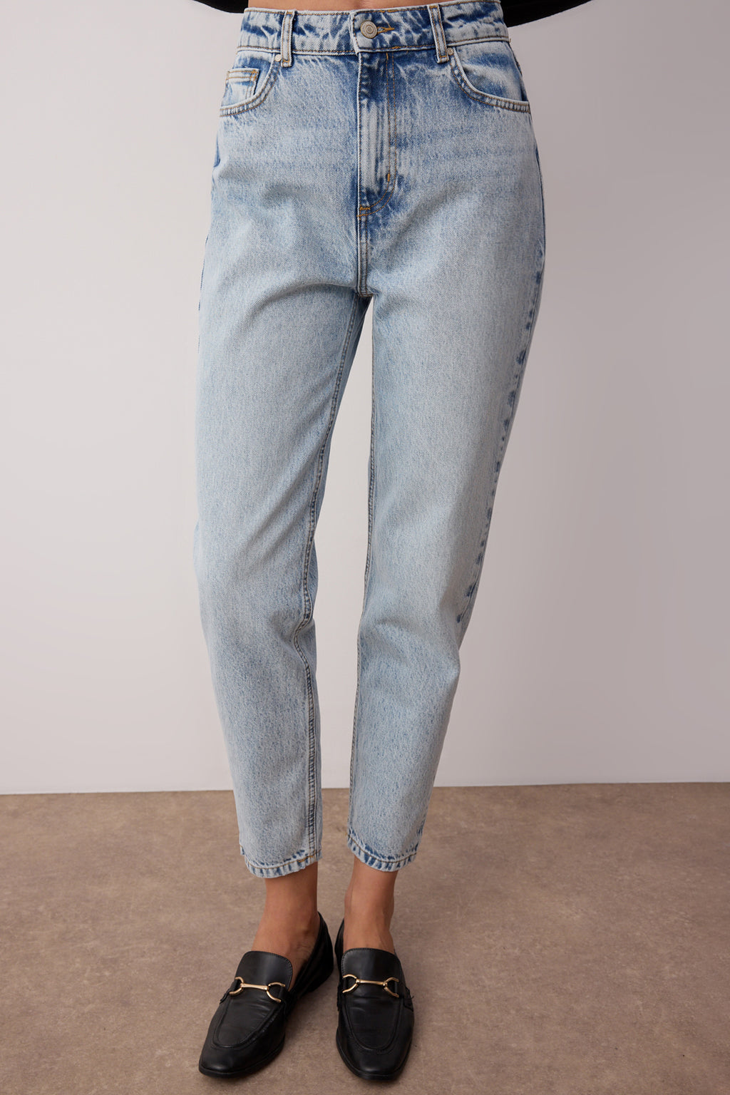 Trendyolmilla Koyu Mavi Yüksek Bel Mom %100 Pamuk Non-Stretch Jeans TWOSS25JE00277