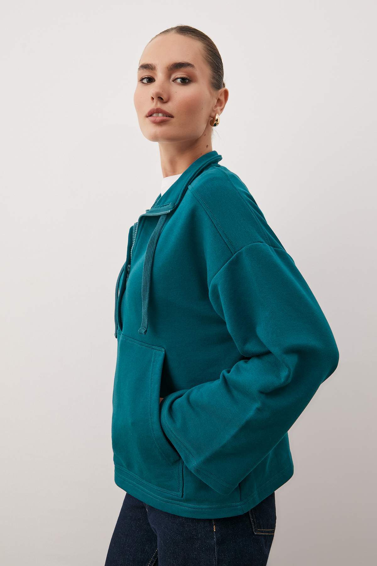 Trendyolmilla Petrol Dik Yaka Fermuarlı ve Cepli Relaxed/Rahat Kalıp Örme Sweatshirt TWOAW26SW00187