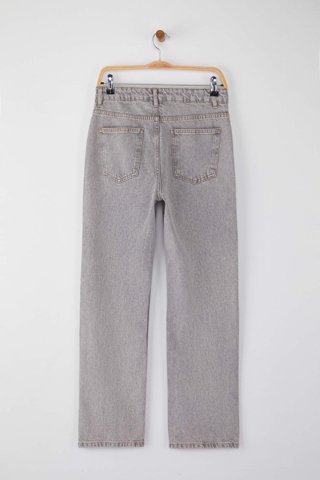 Trendyolmilla Gri Yüksek Bel Boru Paça Yeni Straight Jeans TWOAW26JE00060