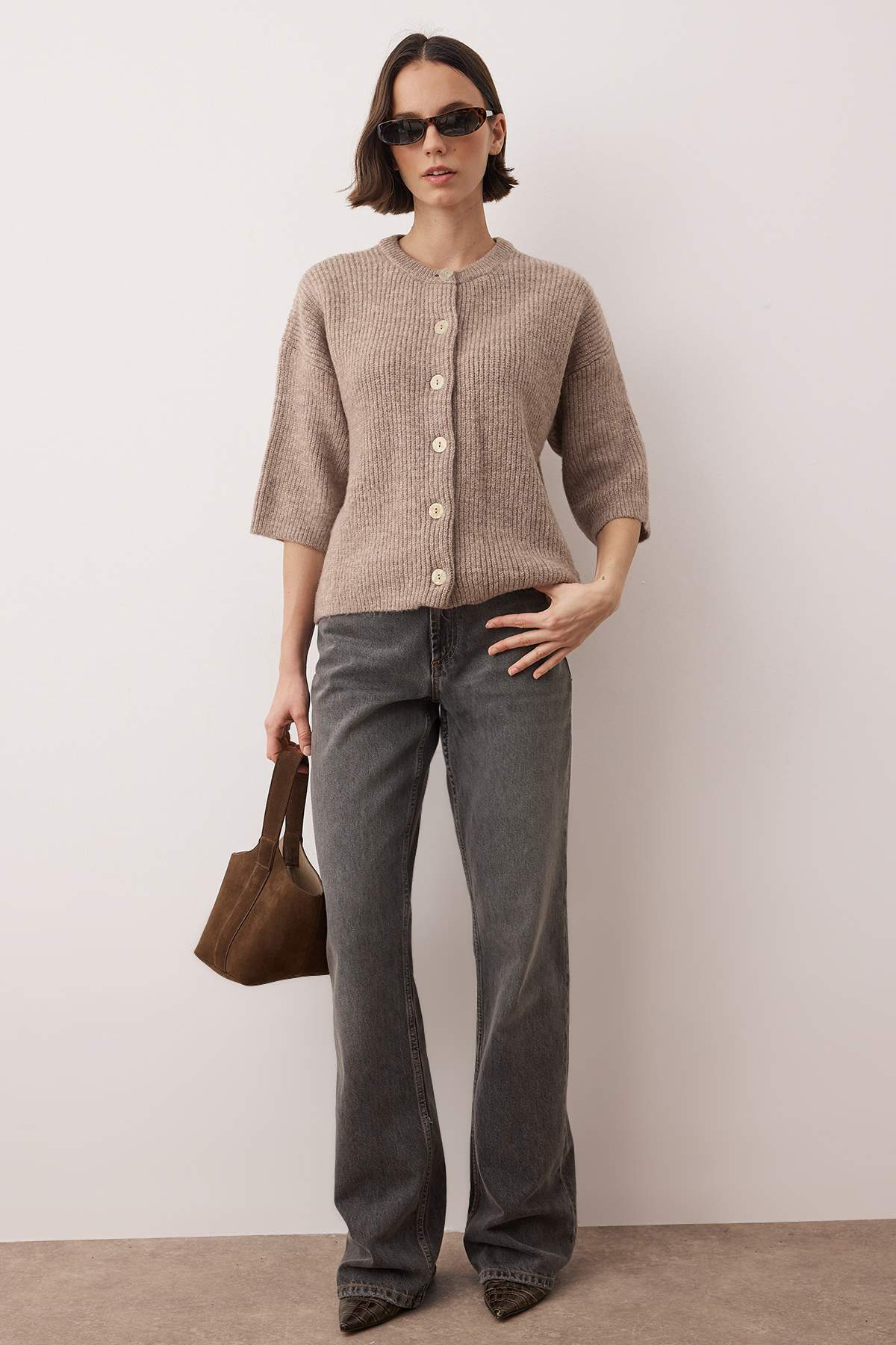 Trendyolmilla Wardrobe Essentials Vizon Yumuşak Dokulu Geniş Kalıp Kısa Kol Basic Triko Hırka | TWOAW26HI00251