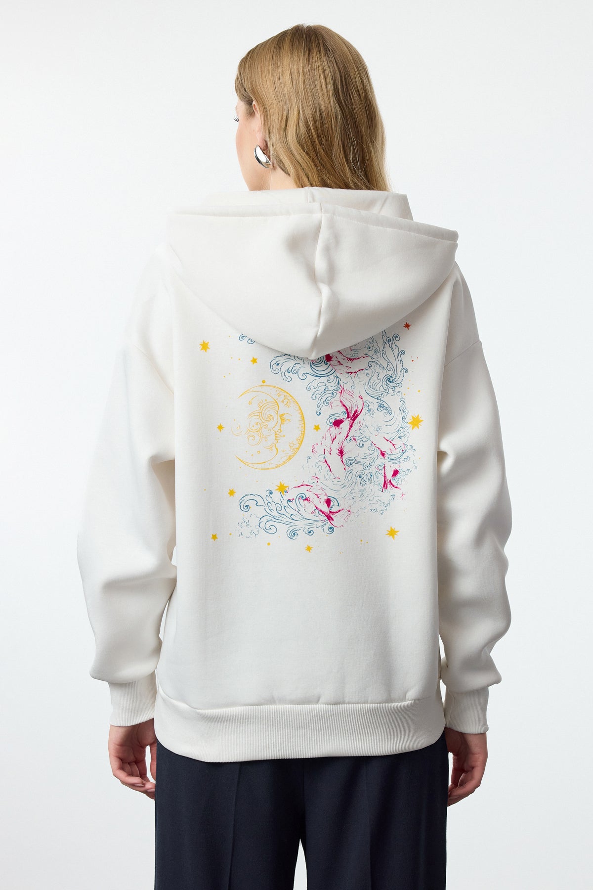 Trendyolmilla Ekru Kalın İçi Polarlı Kapüşonlu Baskılı Oversize/Geniş Kalıp Örme Sweatshirt TWOAW24SW00136
