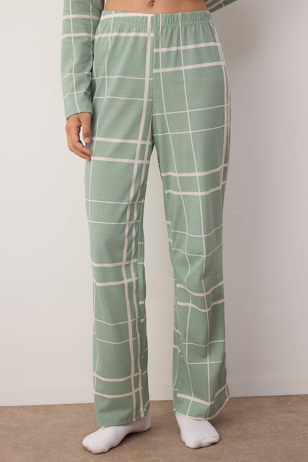 Trendyolmilla Yeşil-Çok Renkli Panda Desenli Örme Pijama Takımı THMAW26PT00049