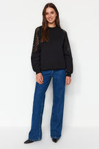 Siyah File Detaylı Kalın İçi Polarlı Regular/Normal Kalıp Örme Sweatshirt TWOAW24SW00134