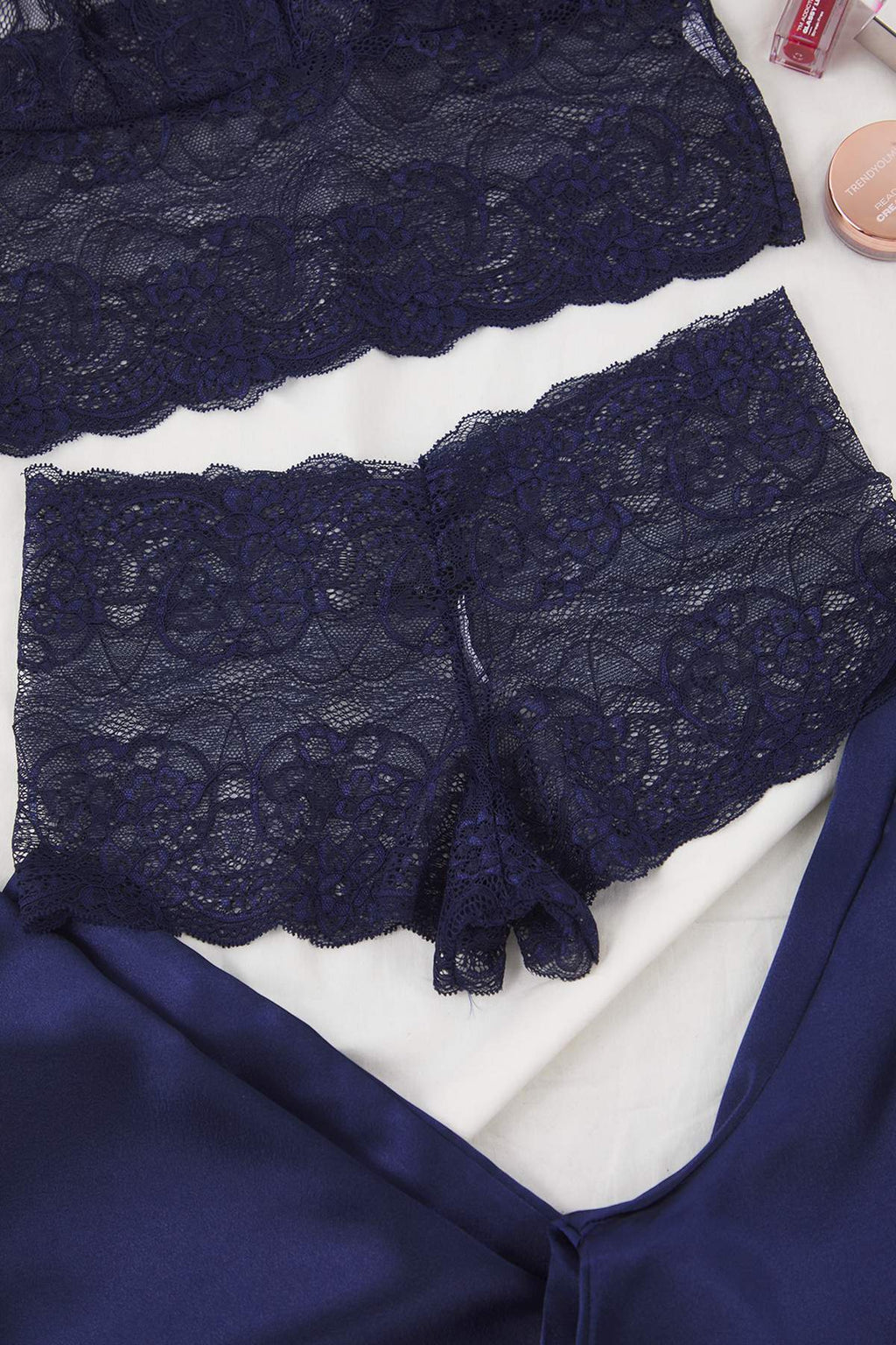 Trendyolmilla Çok Renkli 3'lü Çeyiz Set Çiçekli Üst Dantel, Alt Saten Külotlu Dokuma Pijama Takımı THMAW26PT00077