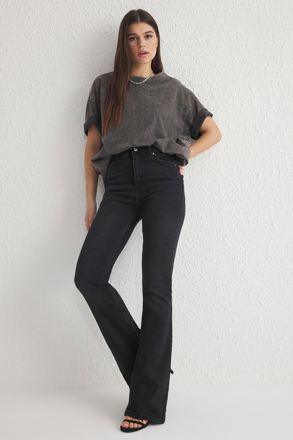 Trendyolmilla Koyu Mavi Yüksek Bel Comfort/Esnek Flare İspanyol Paça Jeans TWOSS25JE00110