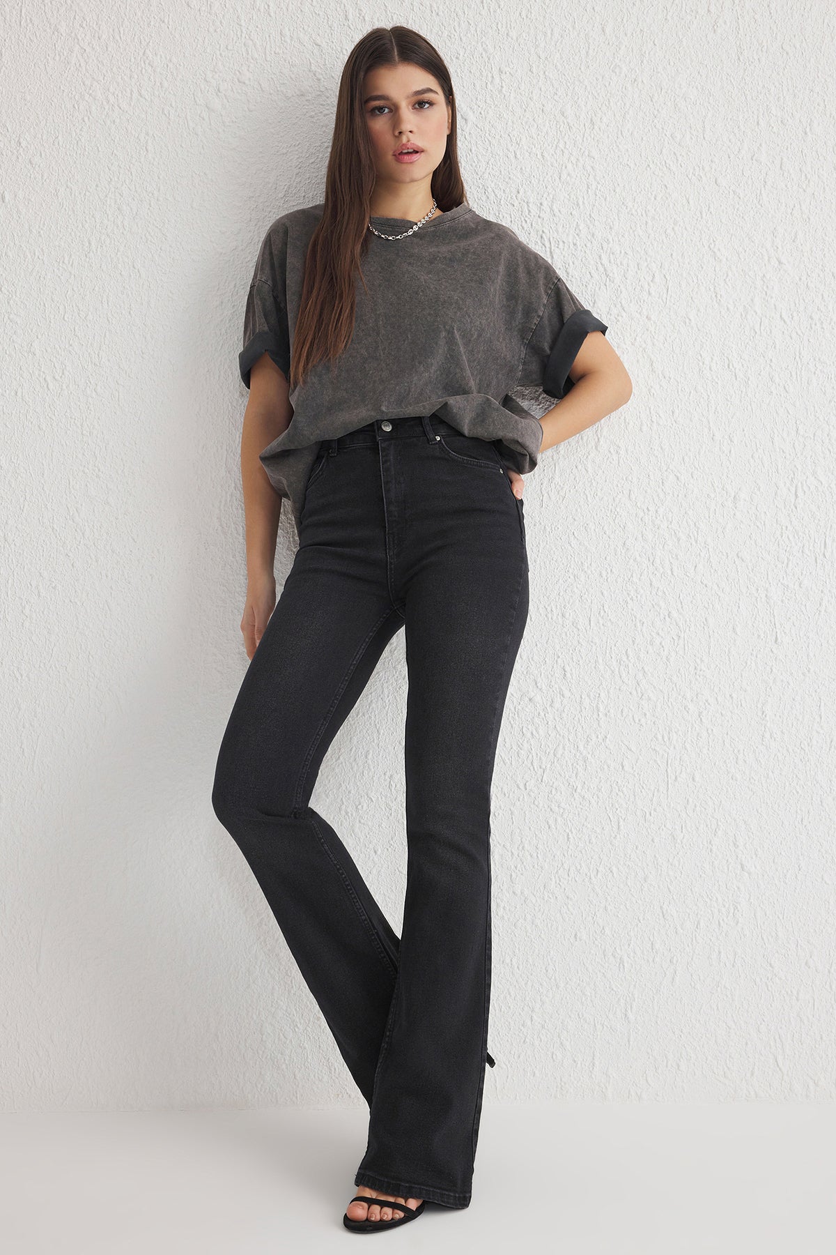 Trendyolmilla Koyu Mavi Yüksek Bel Comfort/Esnek Flare İspanyol Paça Jeans TWOSS25JE00110