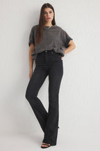 Trendyolmilla Koyu Mavi Yüksek Bel Comfort/Esnek Flare İspanyol Paça Jeans TWOSS25JE00110