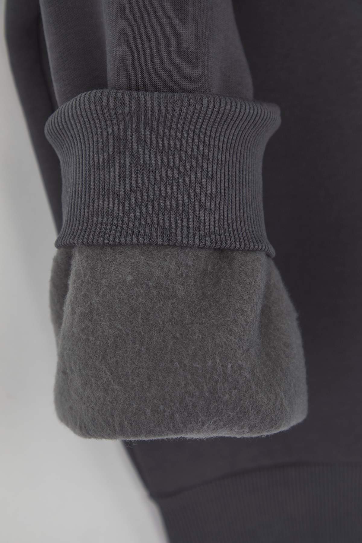 Trendyolmilla Siyah Animal Nakışlı Regular/Normal Kalıp Kalın İçi Polarlı Örme Sweatshirt TWOAW24SW00196