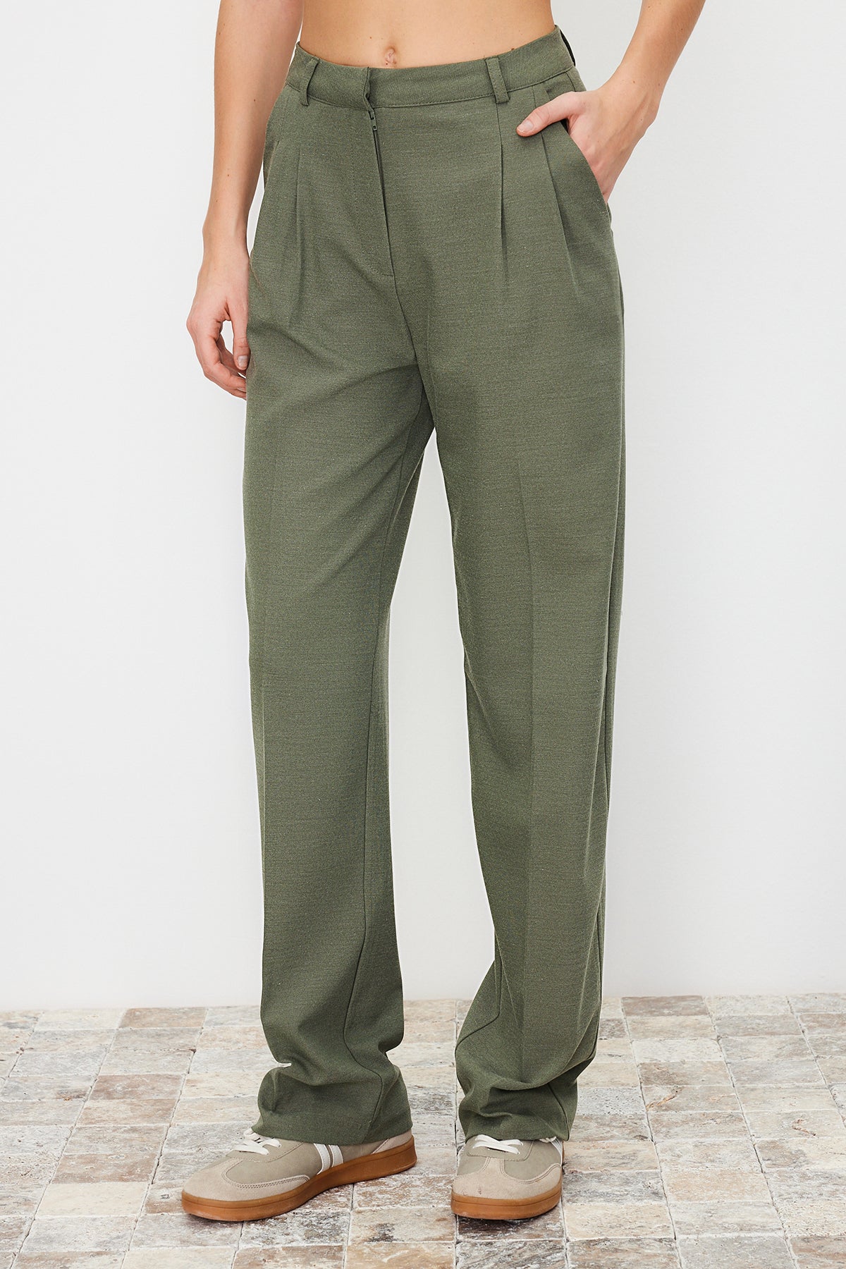Trendyolmilla Limited Edition Vizon Straight/Düz Kesim Pilili Dokuma Kumaş Pantolon TWOAW23PL00401