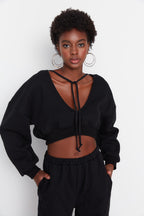 Trendyolmilla Siyah Kalın İçi Polarlı Kapüşonlu V Yaka Rahat Kesim Crop Örme Sweatshirt TWOAW23SW00096