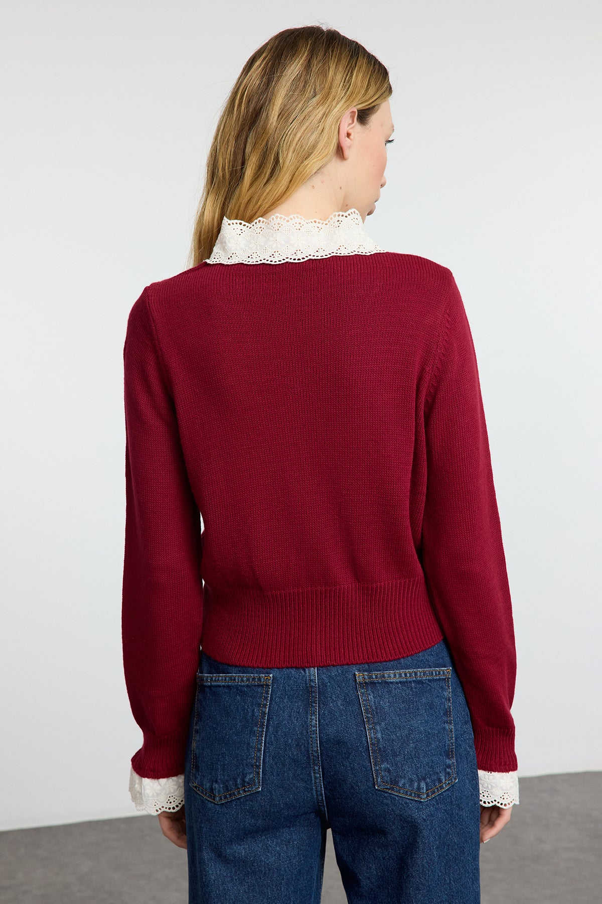 Trendyolmilla Bordo Crop Dantel Garnili Renk Bloklu Triko Hırka TWOAW25HI00251