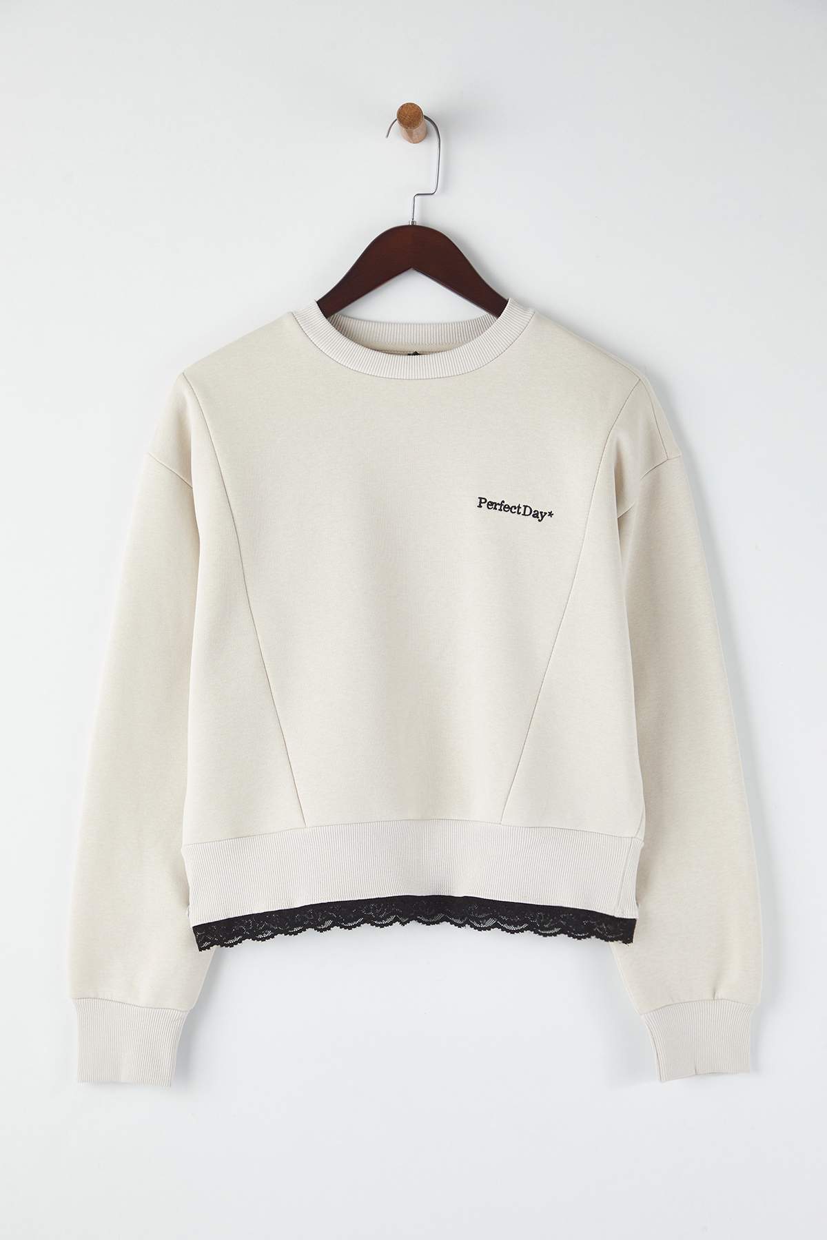 Trendyolmilla Teen Kahverengi Regular Dantel Detaylı Slogan Nakışlı Kalın Polarlı Örme Sweatshirt TWOAW26SW00153