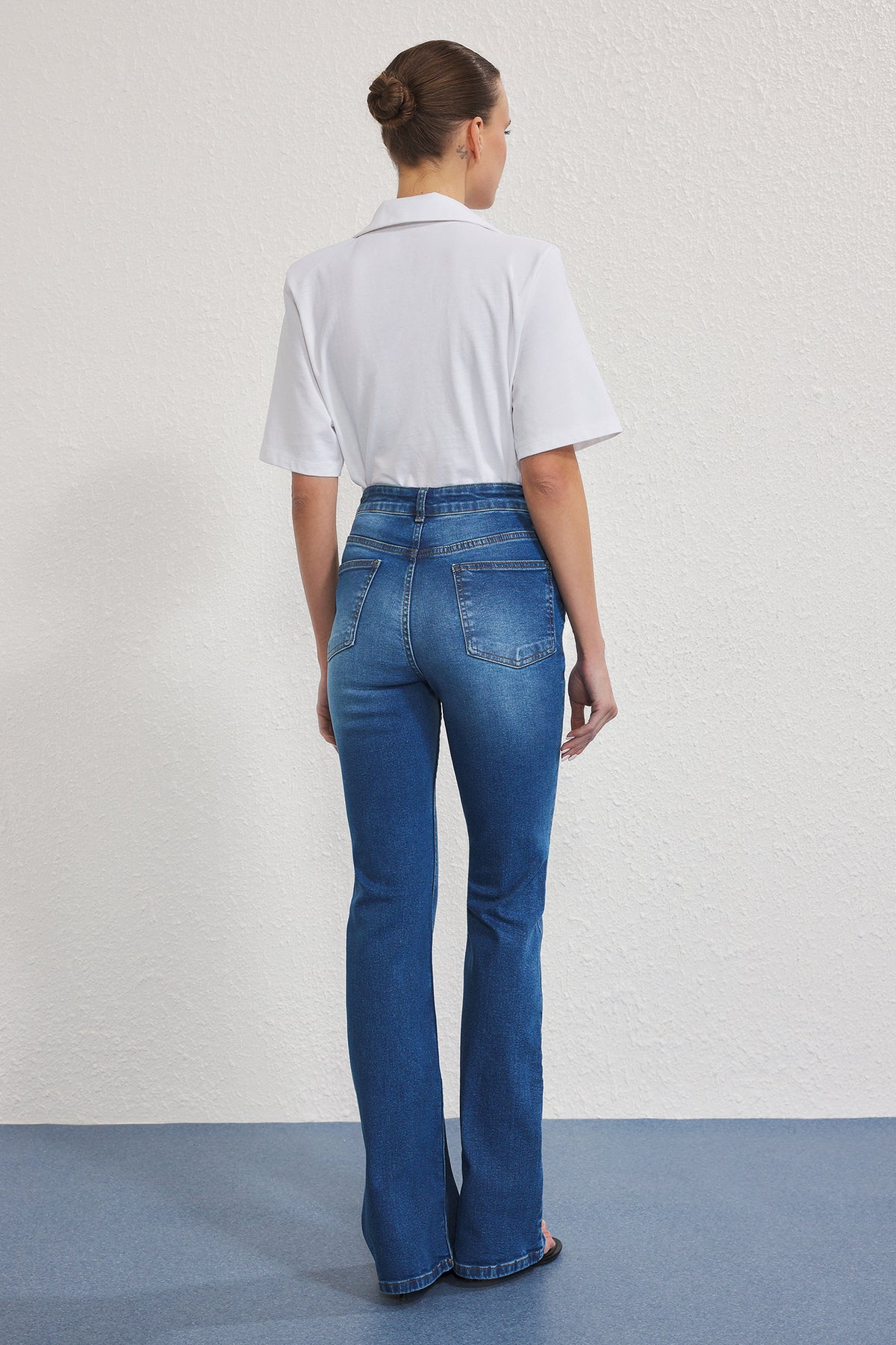 Trendyolmilla Mavi Yüksek Bel Comfort/Esnek Flare Jeans TWOSS25JE00109