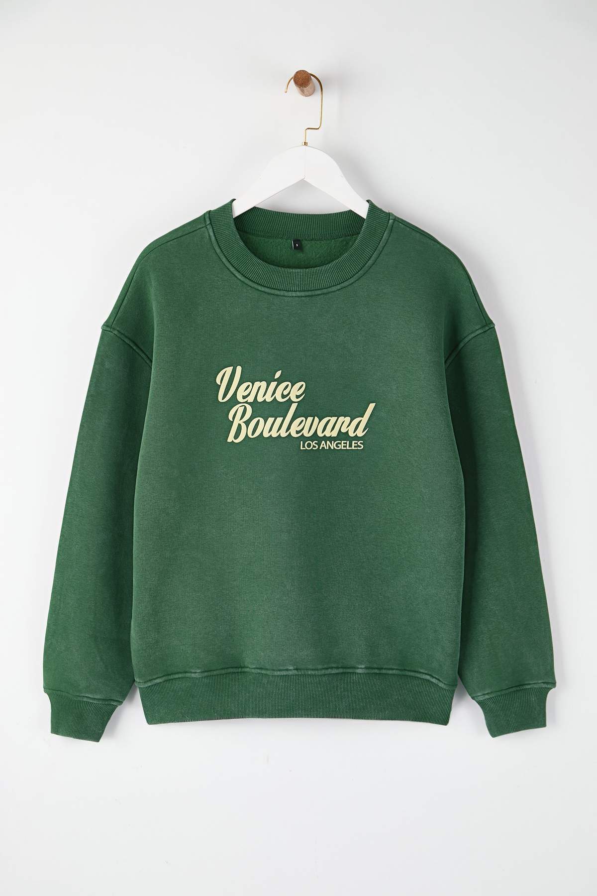 Yeşil Yıkamalı Slogan Baskılı Oversize/Geniş Kalıp Kalın İçi PolarlıÖrme Sweatshirt TWOAW26SW00248