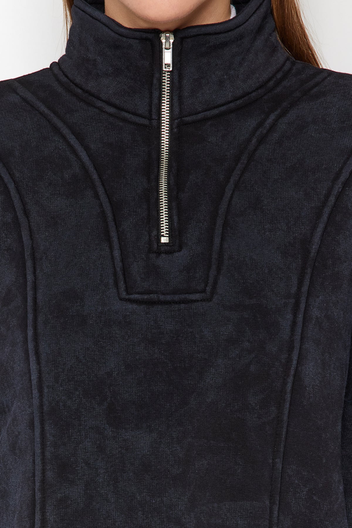 Antrasit Eskitme/Soluk Efektli Rahat Kesim Crop Kalın İçi Polarlı Örme Sweatshirt TWOAW24SW00243