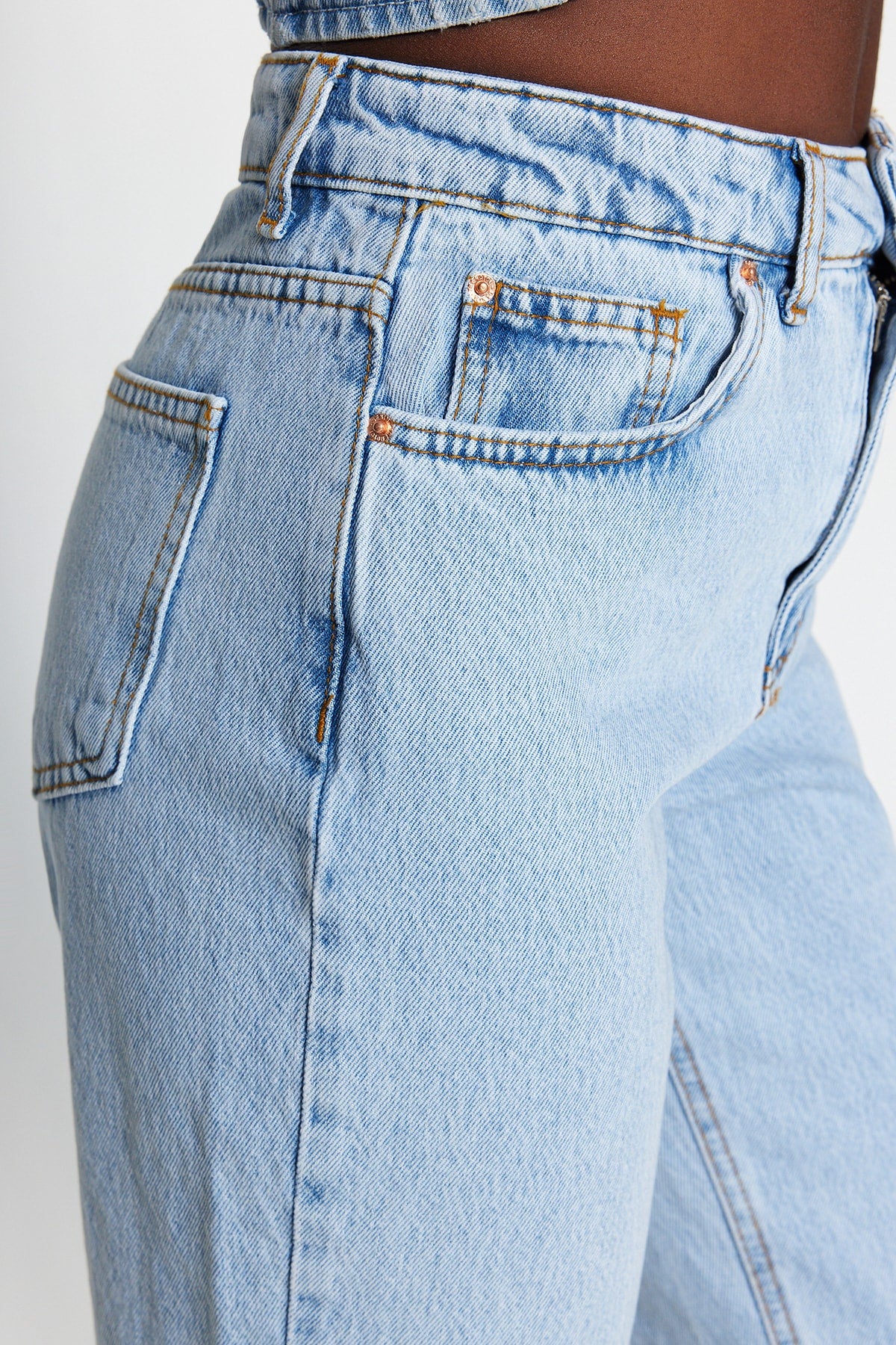 Trendyolmilla Açık Mavi Yüksek Bel Düz Kesim Straight %100 Pamuk Non-Stretch Jeans TWOSS23JE00089