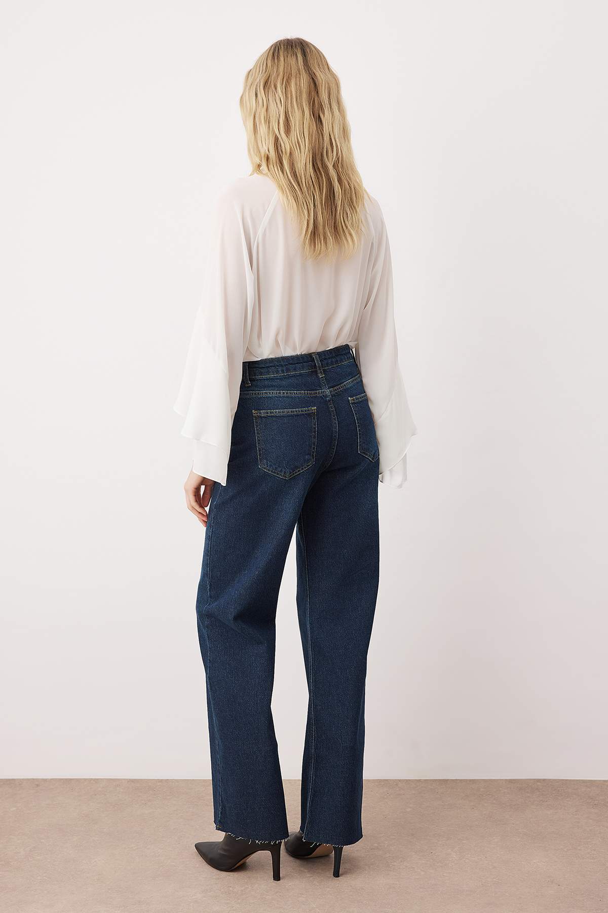 Trendyolmilla Siyah Yüksek Bel Paçası Kesikli Wide Leg/Geniş Paça Palazzo Comfort/Esnek Smoke Jeans TWOAW26JE00081