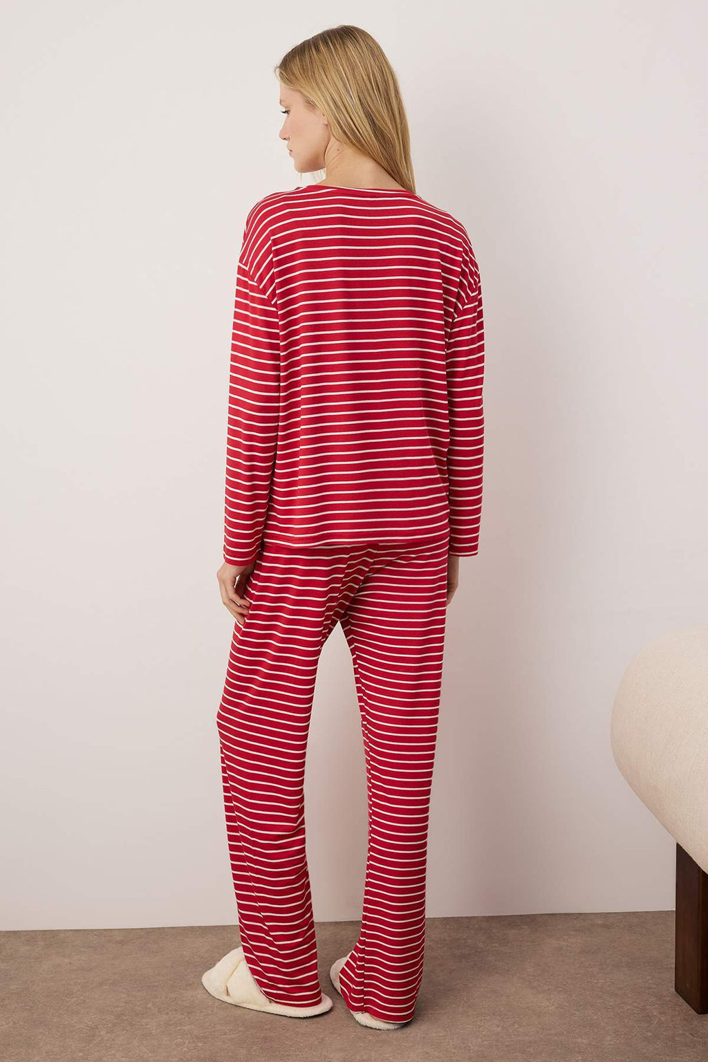 Trendyolmilla Kırmızı Çizgili Gökkuşağı Baskılı Viskon Örme Pijama Takımı THMAW25PT00014