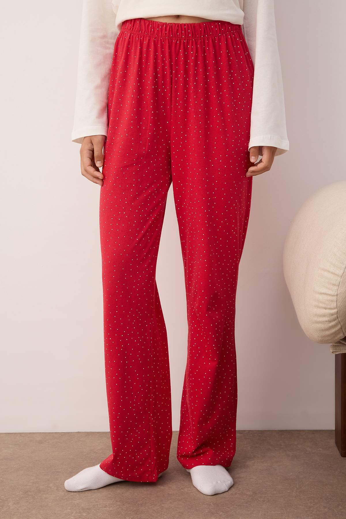 Trendyolmilla Beyaz %100 Pamuklu Kurdele/Fiyonklu ve Puantiyeli Örme Pijama Takımı THMAW26PT00053