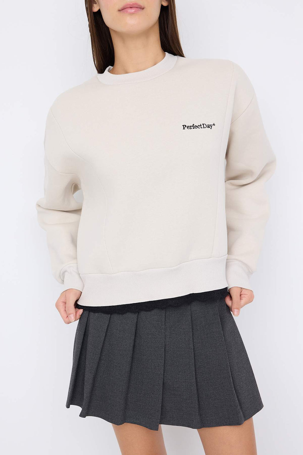 Trendyolmilla Teen Kahverengi Regular Dantel Detaylı Slogan Nakışlı Kalın Polarlı Örme Sweatshirt TWOAW26SW00153