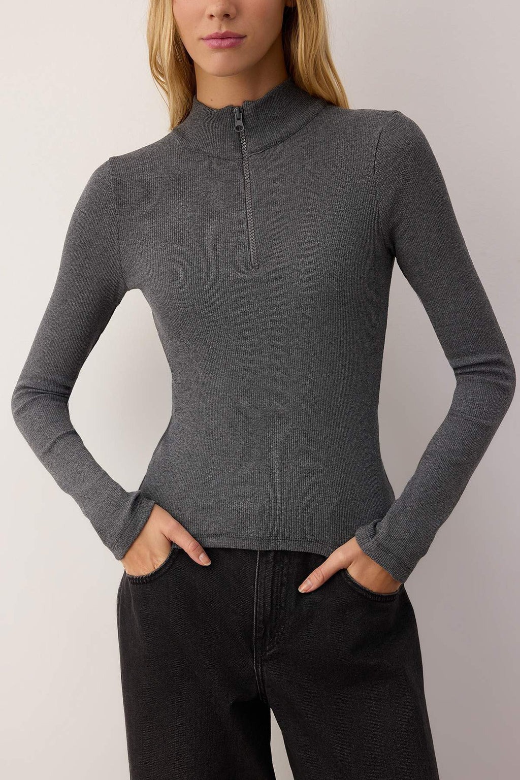 Trendyolmilla Siyah Fitted/vücuda Oturan Fermuarlı Yaka Esnek  Örme Bluz TWOAW25BZ00163