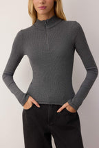 Trendyolmilla Siyah Fitted/vücuda Oturan Fermuarlı Yaka Esnek  Örme Bluz TWOAW25BZ00163
