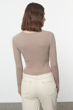 Trendyolmilla Kahverengi-Bej 2'li Paket Vücuda Oturan Bisiklet Yaka Fitilli Crop Esnek Örme Bluz TWOAW22BZ0331