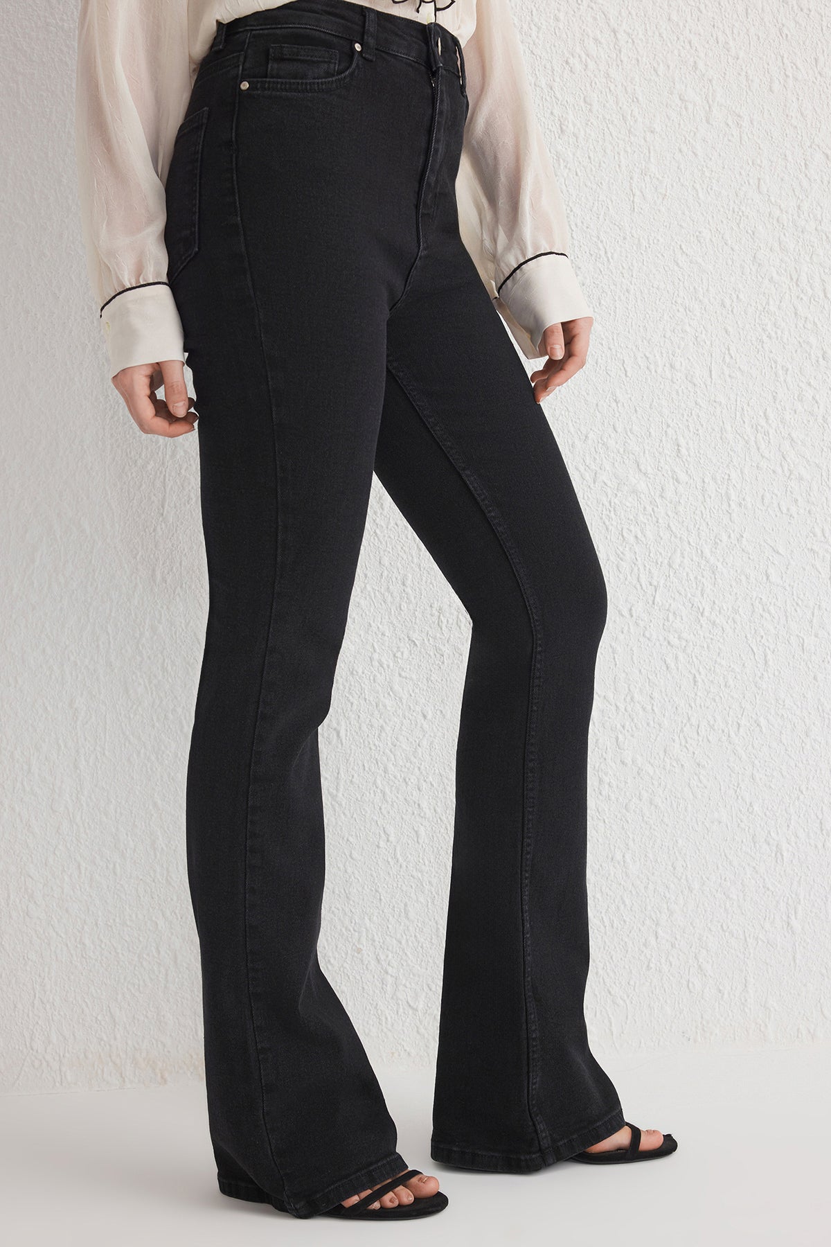Trendyolmilla Mavi Yüksek Bel Comfort/Esnek Flare Jeans TWOSS25JE00109
