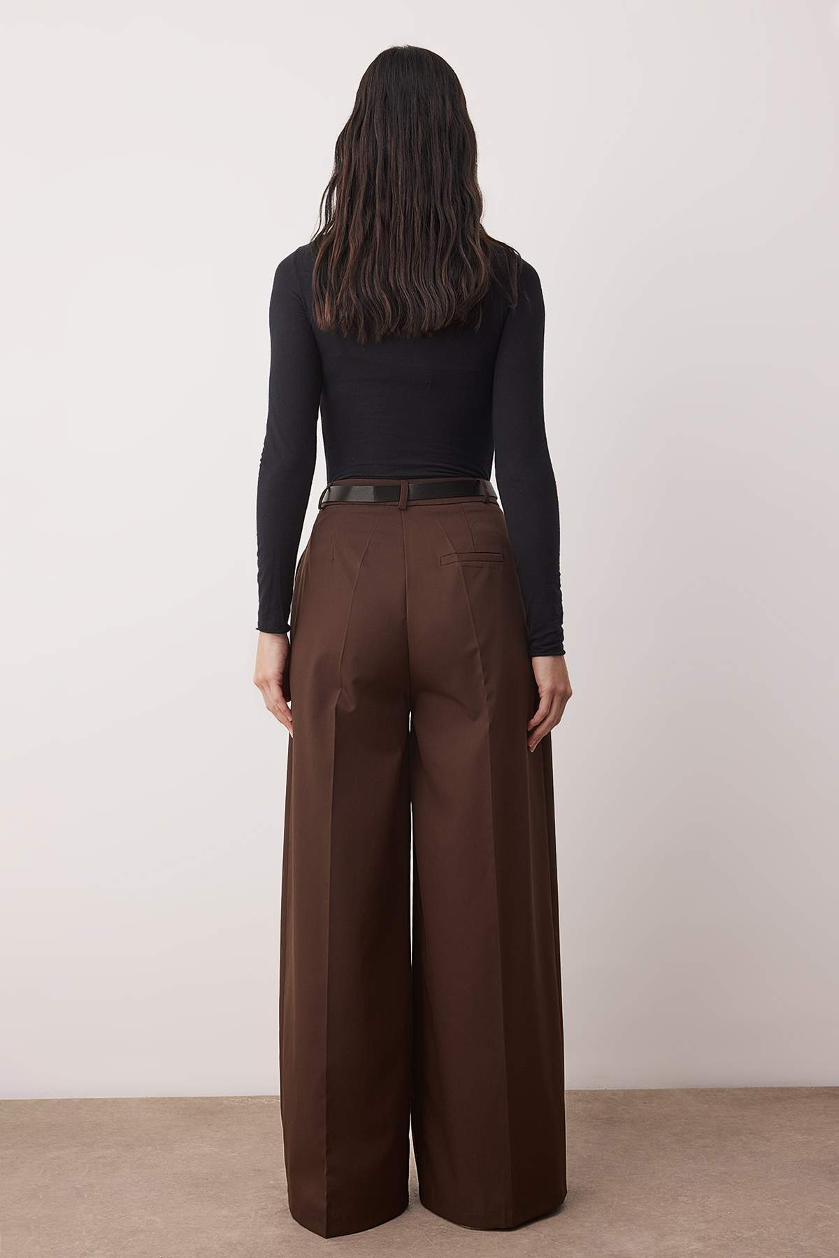 Koyu Kahverengi Kemerli Wideleg/Geniş Paça Pantolon TWOAW26PL00162