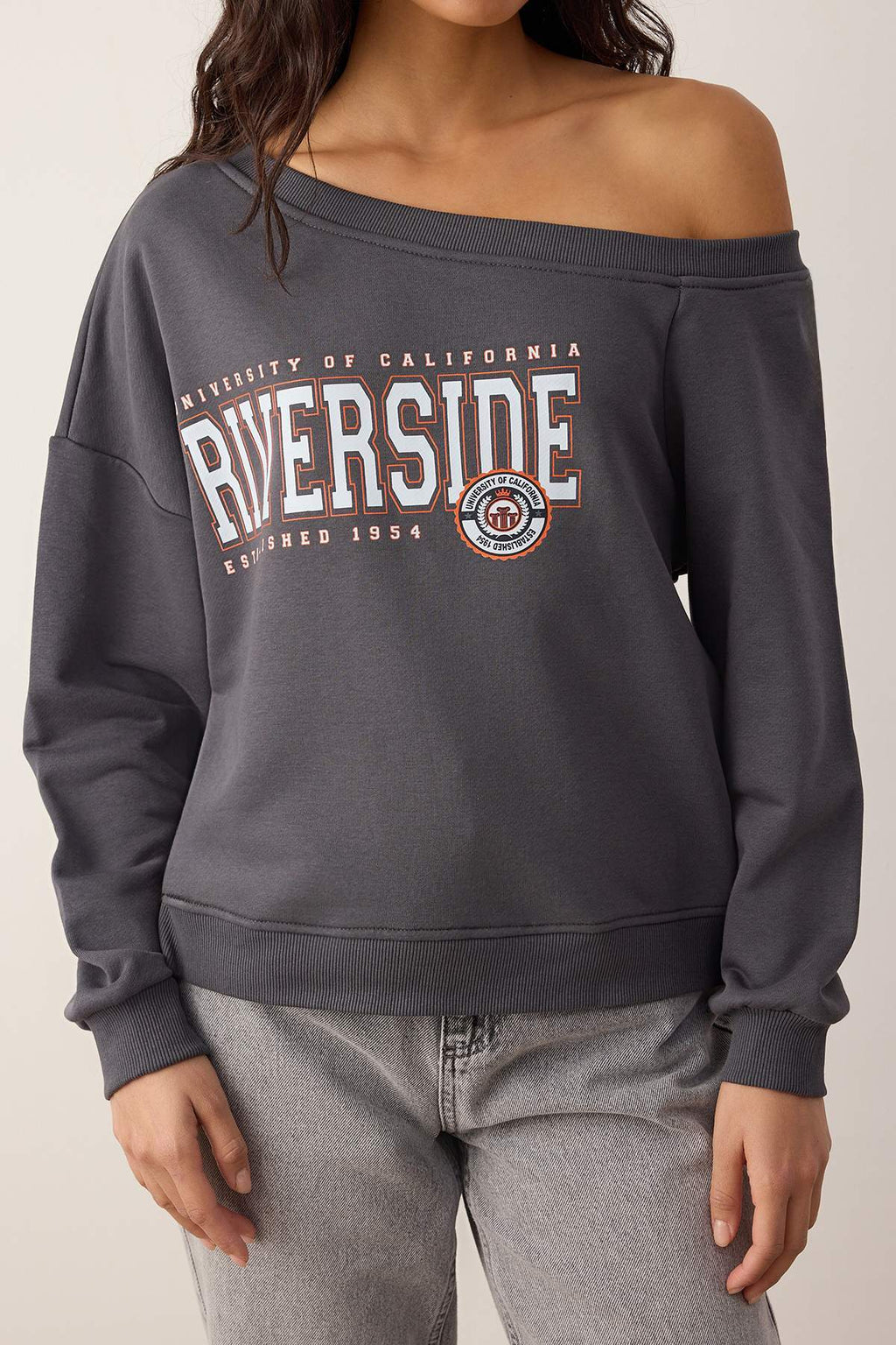 Trendyolmilla Teen Antrasit Slogan Baskılı Açık Omuzlu Örme Sweatshirt TWOAW26SW00201