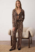 Trendyolmilla Çok Renkli Leopar Desenli Kurdele/Fiyonklu Biyeli Örme Pijama Takımı THMAW25PT00107