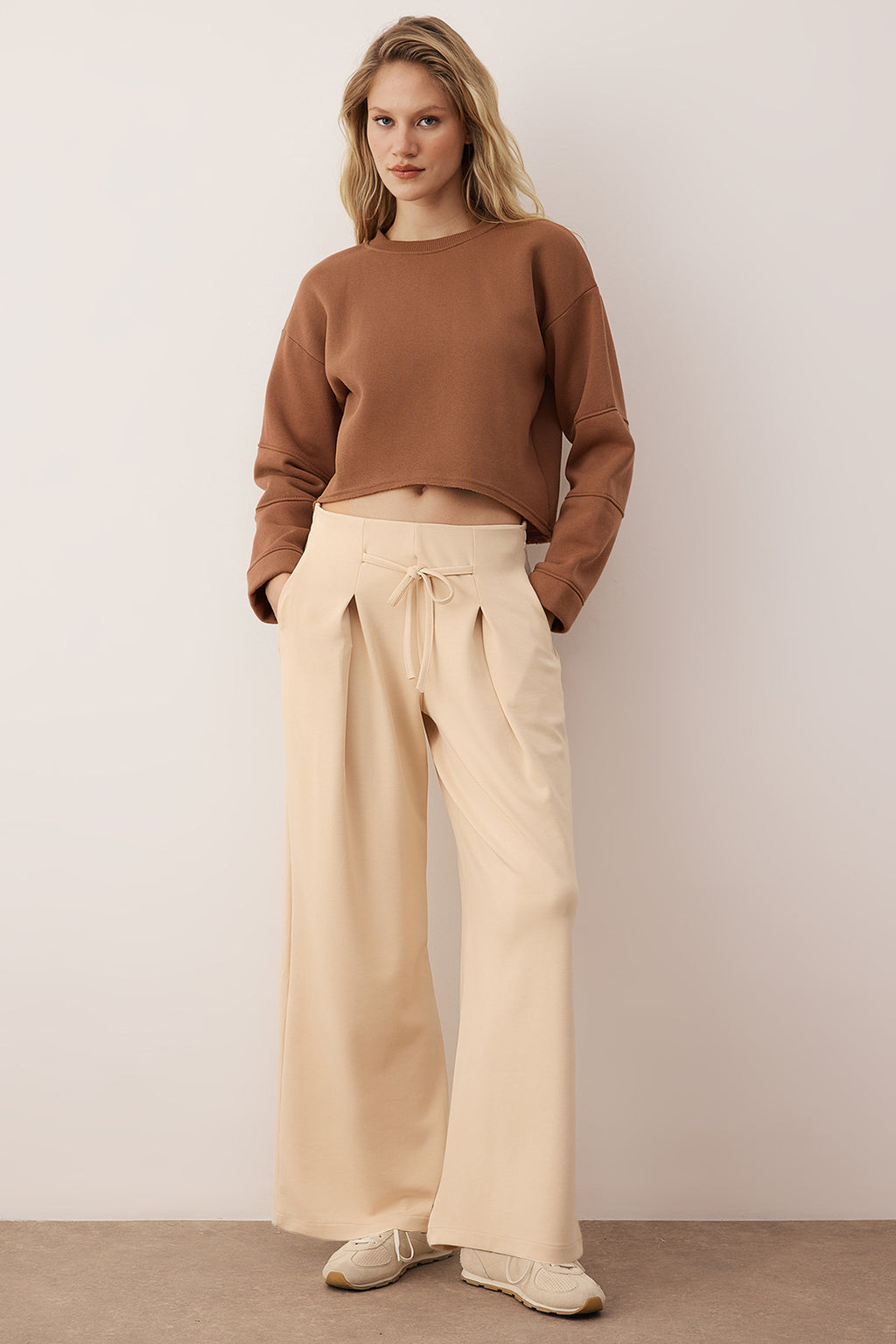 Trendyolmilla Taş Wide Leg Yumuşak Kumaşlı Pilili Esnek Örme Pantolon TWOAW26PL00138