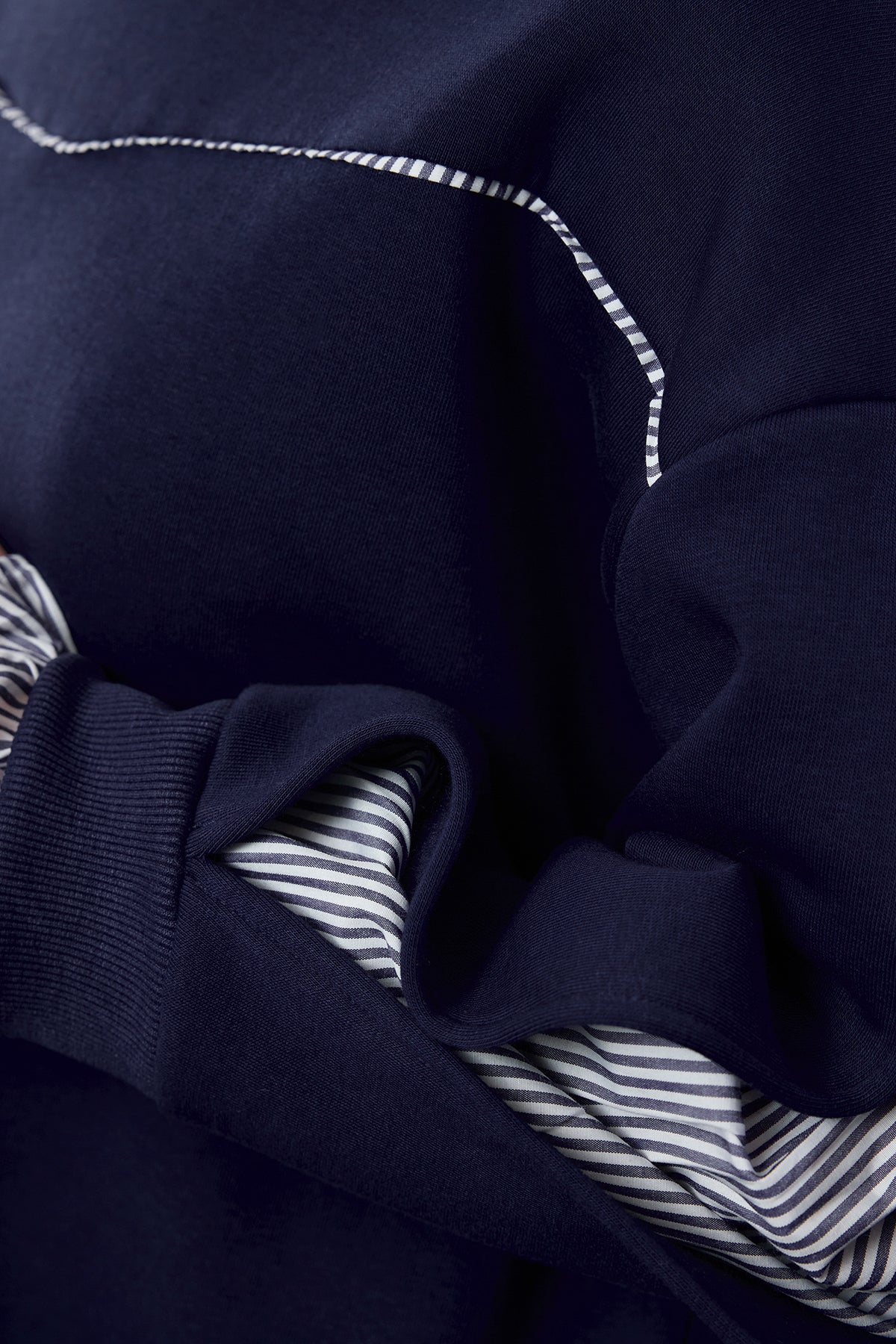 Lacivert Dokuma Detaylı Relaxed/Rahat Kalıp Kalın İçi Polarlı Örme Sweatshirt TWOAW25SW00079