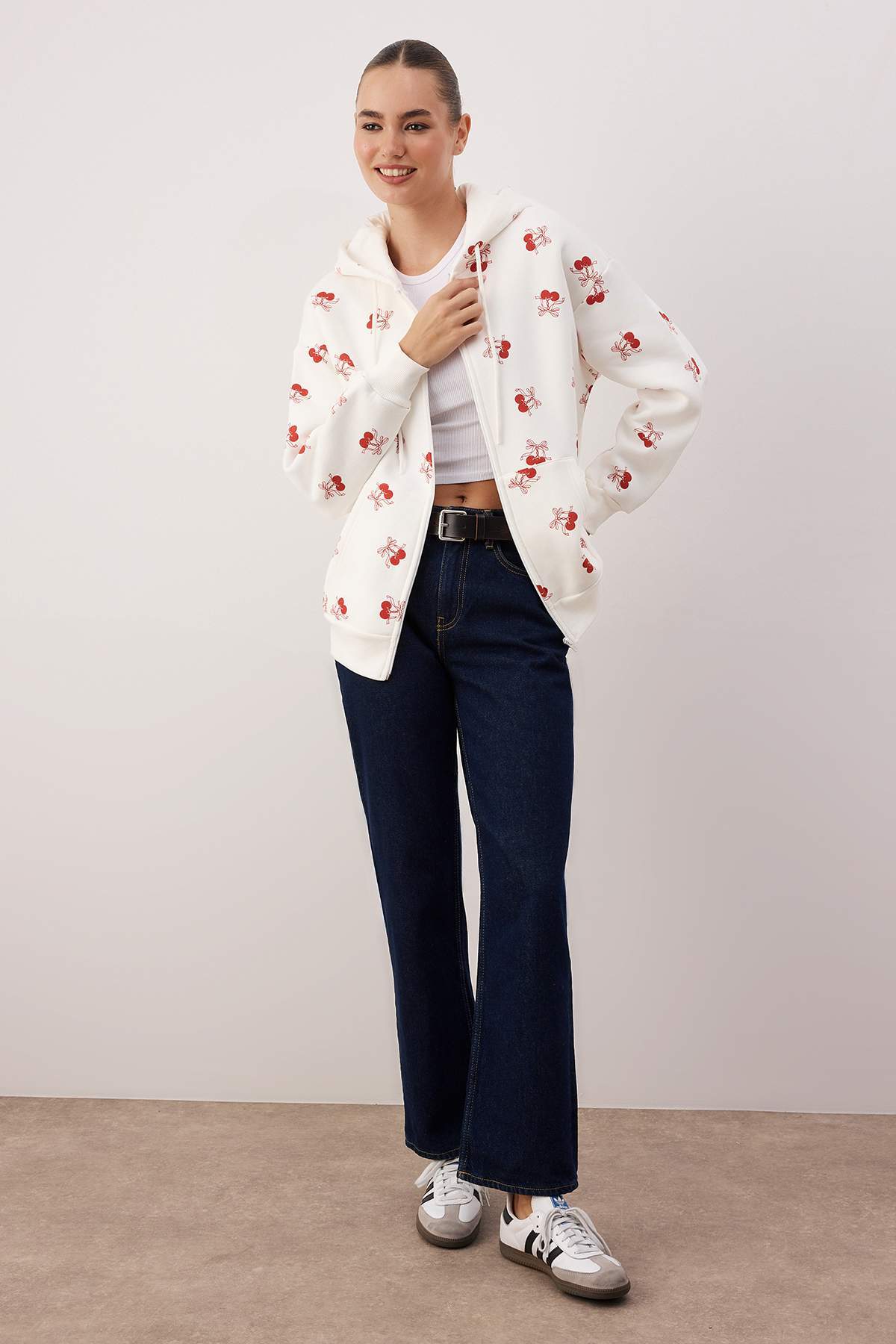 Ekru Kiraz Baskılı Oversize/Geniş Kalıp Örme Sweatshirt TWOAW26SW00214