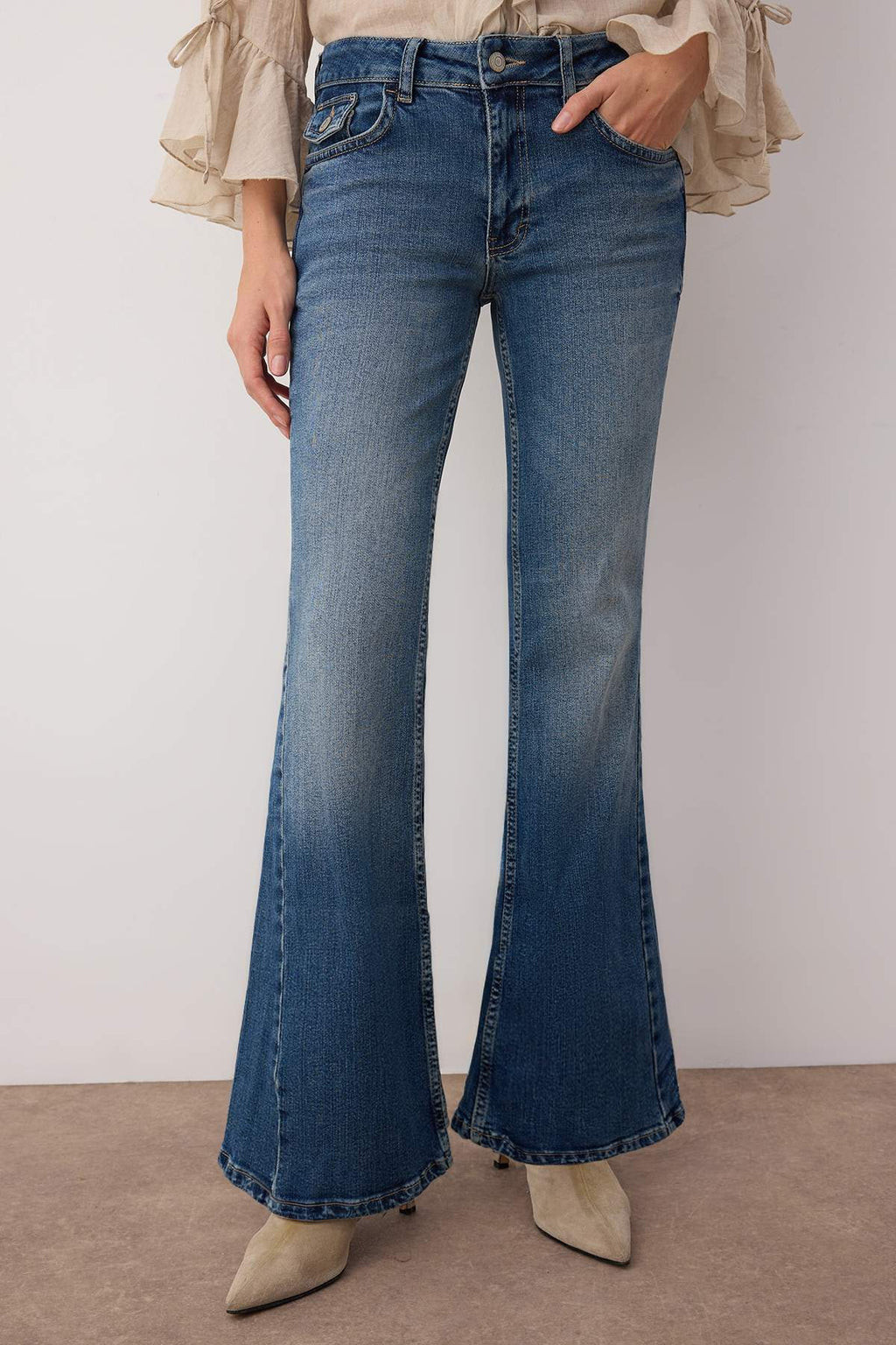 Mavi Dikiş Detaylı Düşük Bel Comfort/Esnek Flare Jeans TWOAW26JE00043