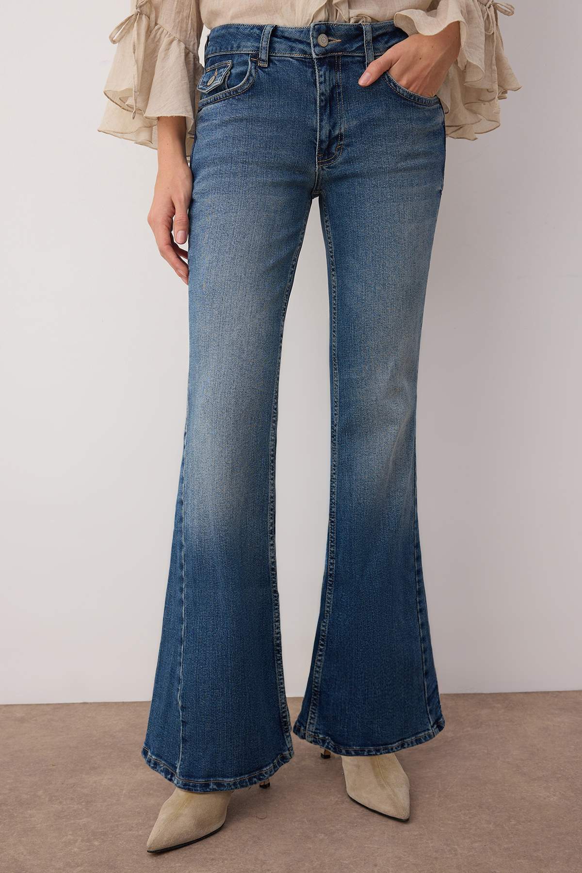 Mavi Dikiş Detaylı Düşük Bel Comfort/Esnek Flare Jeans TWOAW26JE00043