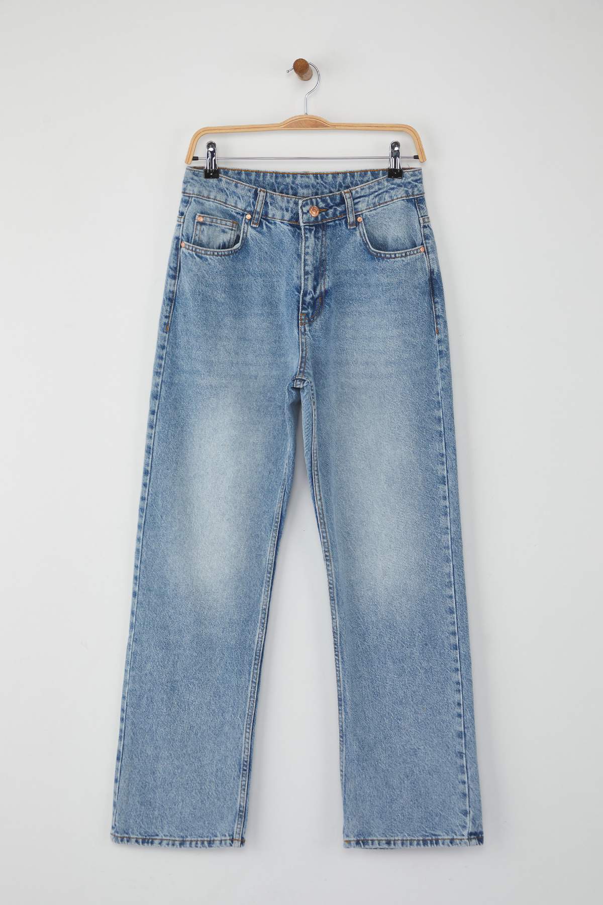Trendyolmilla Açık Mavi Yüksek Bel Rahat Straight Düz Kesim Boru Paça Jeans TWOAW26JE00063