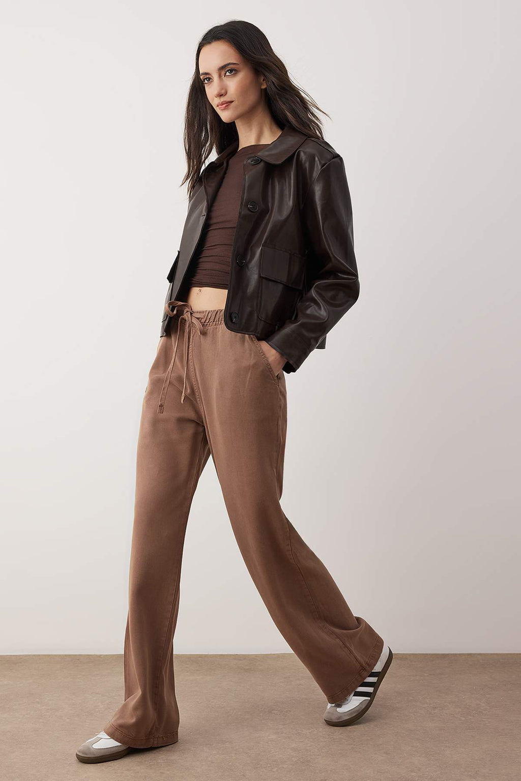 Trendyolmilla Bej More Sustainable %100 Tencel™ Beli Lastikli Yüksek Bel Jeans TWOSS24JE00203