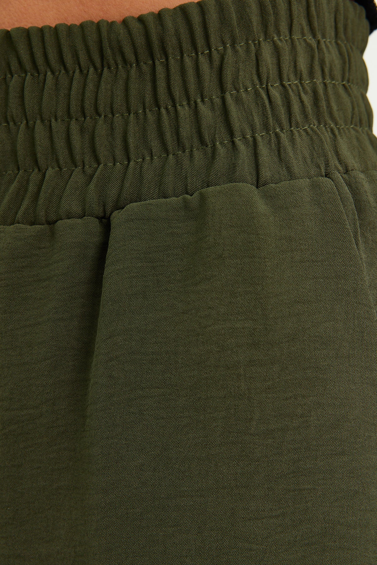 Trendyolmilla Haki Wide Leg/Geniş Paça Beli Lastikli Dokuma Pantolon TWOSS22PL00024