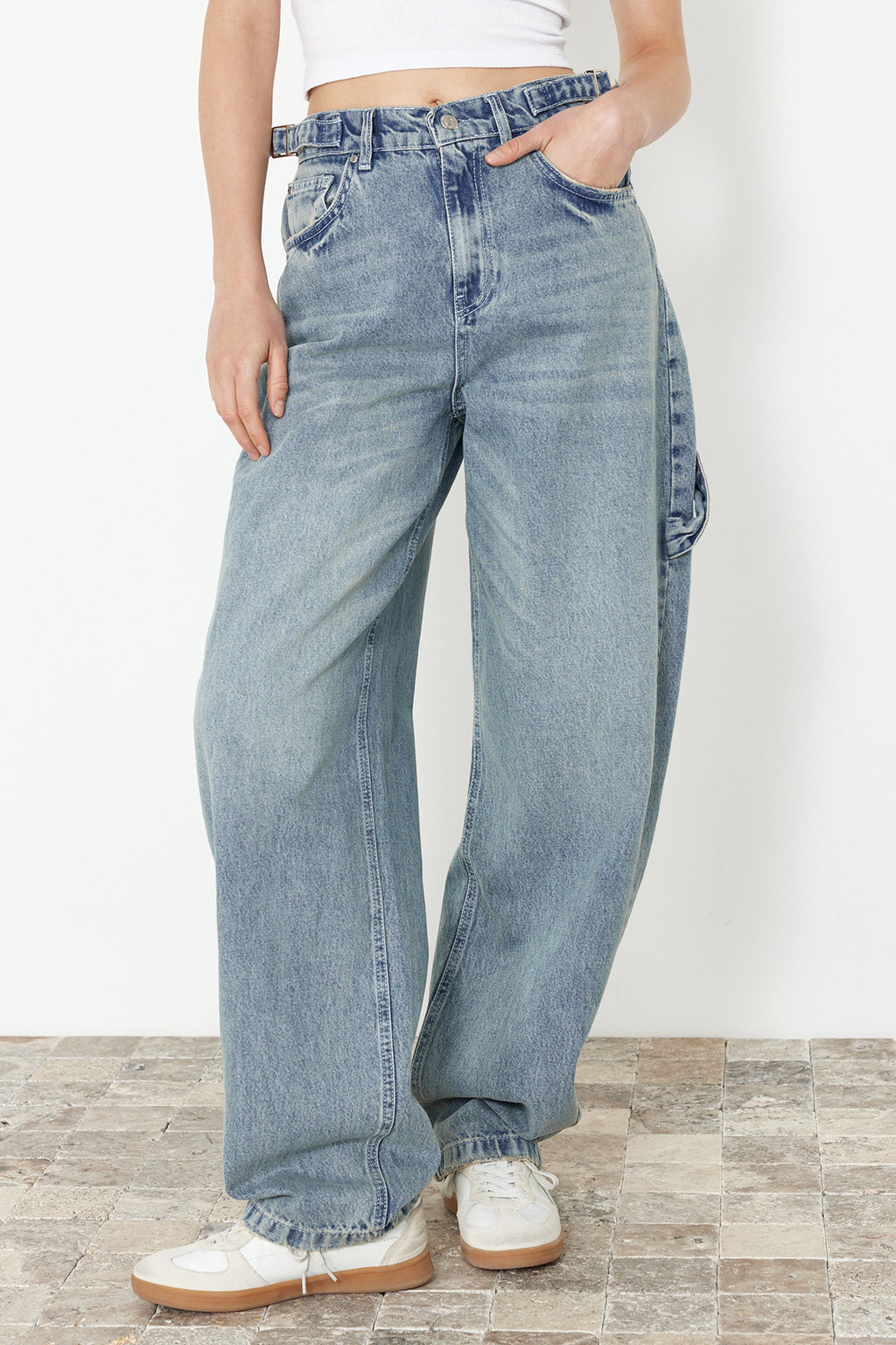 Trendyolmilla Açık Mavi More Sustainable Bol Kesim Yüksek Bel Carpenter Skater Jeans TWOAW24JE00308