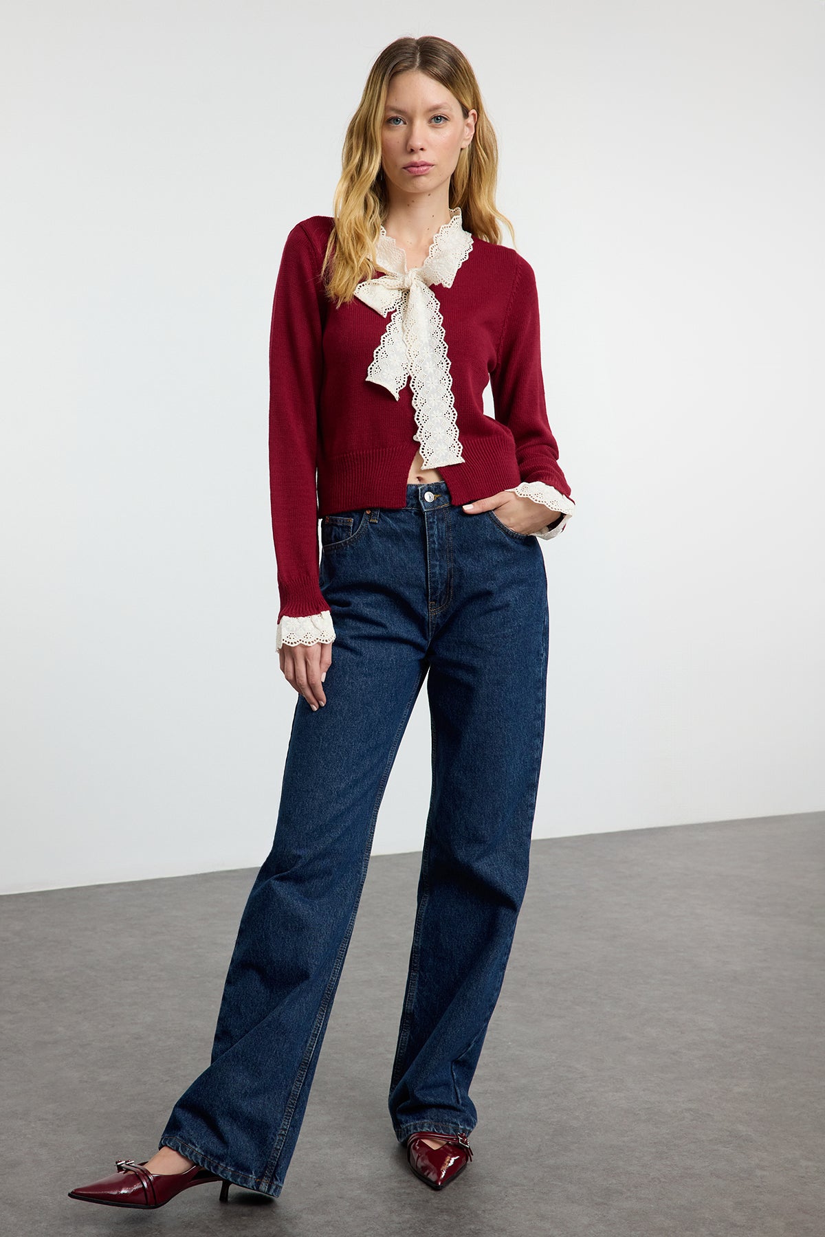 Trendyolmilla Bordo Crop Dantel Garnili Renk Bloklu Triko Hırka TWOAW25HI00251 Secondary image