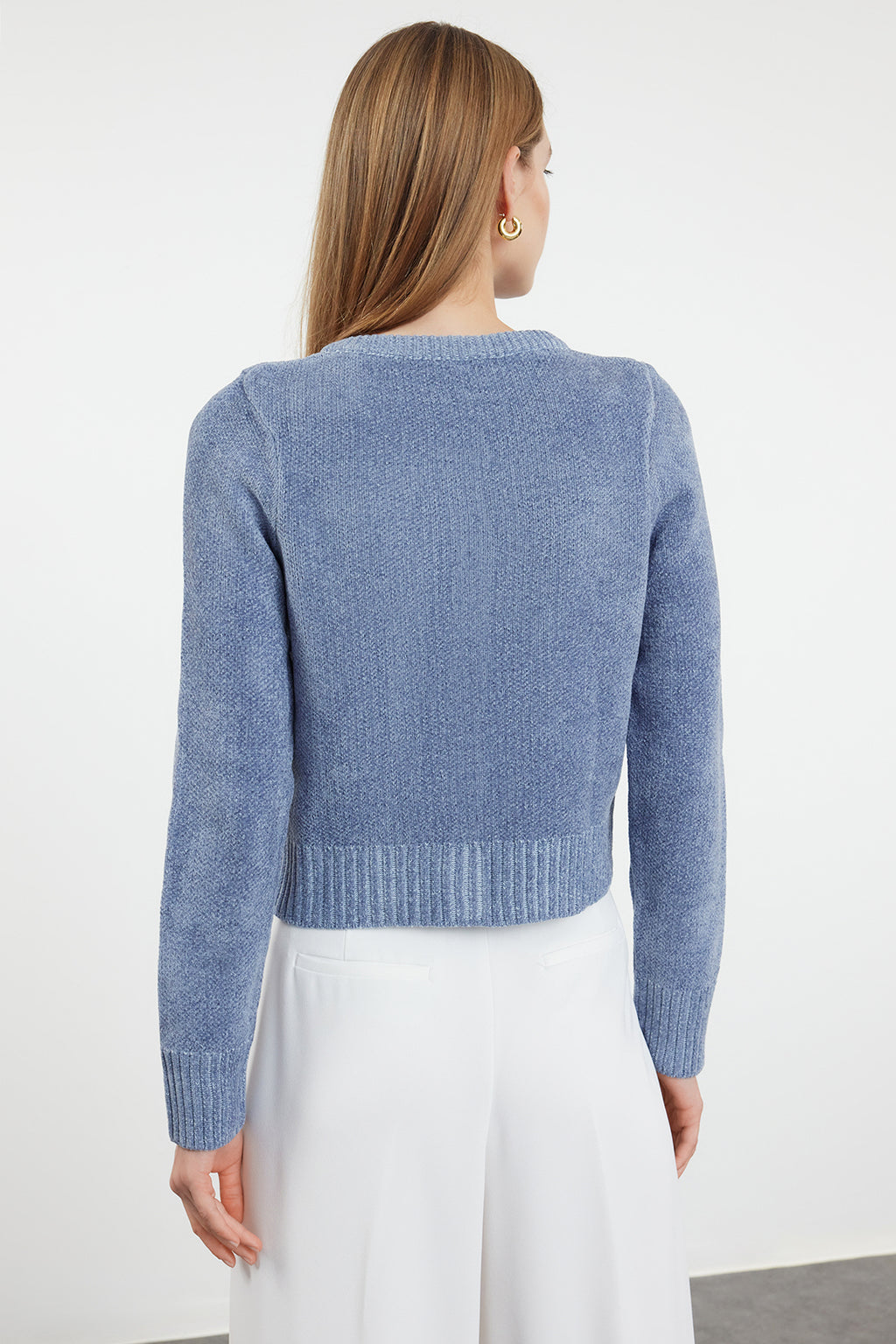 Trendyolmilla Gri Crop Premium İplik/Özel İplik Cep Detaylı Triko Hırka TWOAW24HI00051