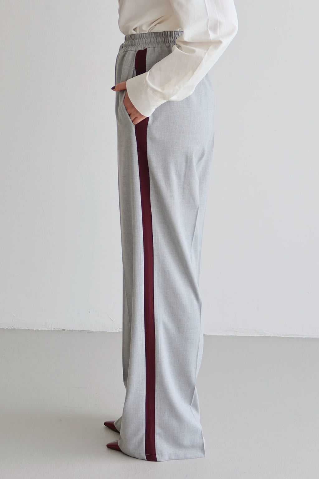 Trendyolmilla Siyah Bordo Çizgili Beli Lastikli Wideleg/Geniş Paça  Dokuma Pantolon TWOAW26PL00174