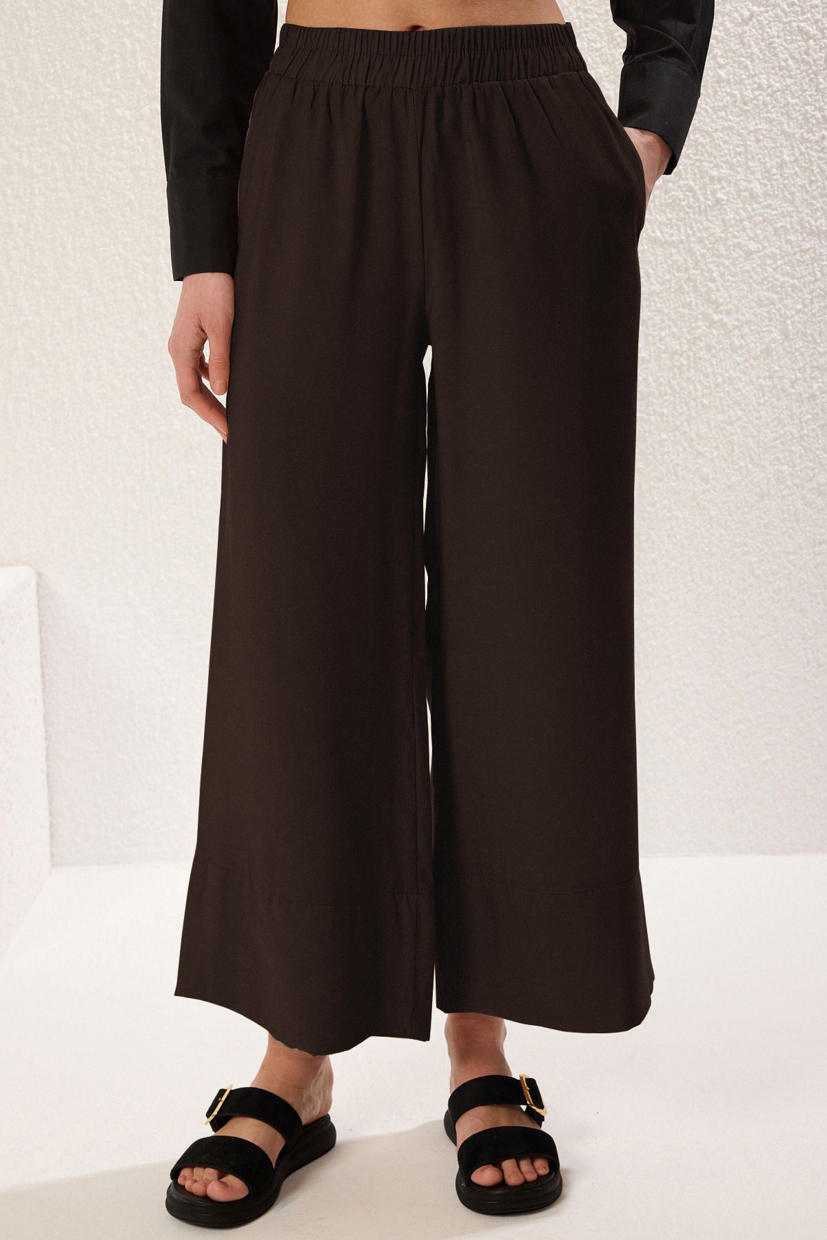 Trendyolmilla Vizon Modal Cep Detaylı Wide Leg/Geniş Paça Pileli Dokuma Pantolon TWOSS25PL00081 Palazzo