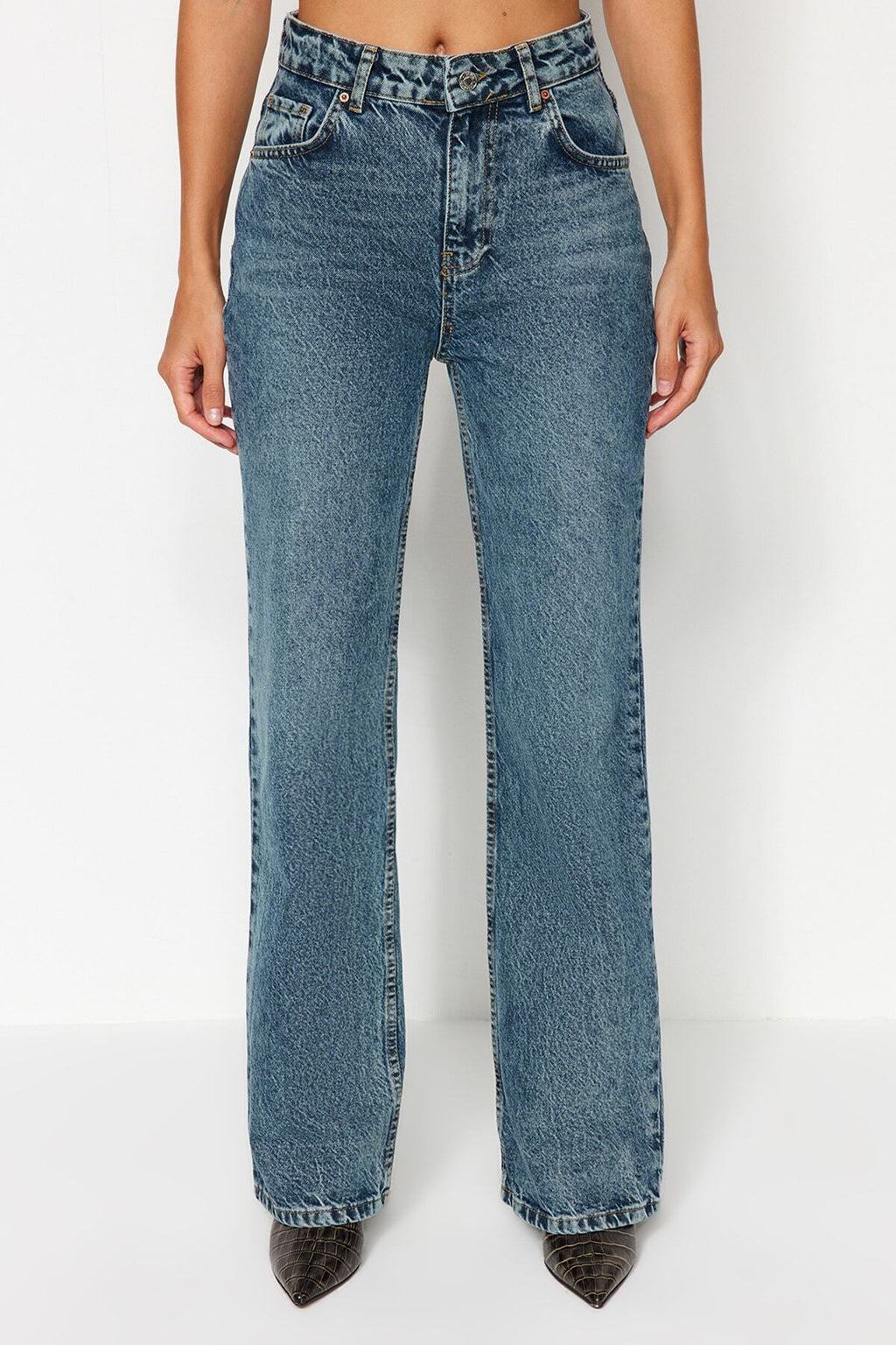 Trendyolmilla Mavi Soluk Efekt Vintage Yüksek Bel Wide Leg Geniş Paça %100 Pamuk Non-Stretch Jeans TWOAW24JE00089