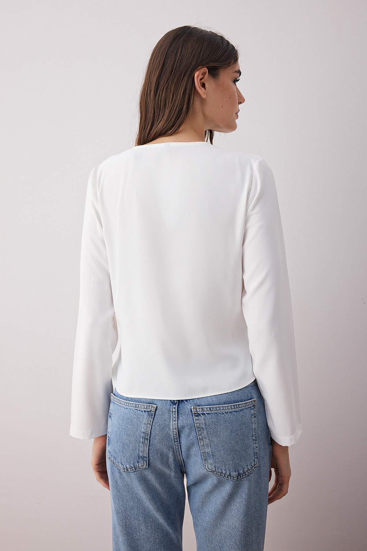 Trendyolmilla Siyah Kruvaze Saten Dokuma Bluz TWOAW24BZ00423