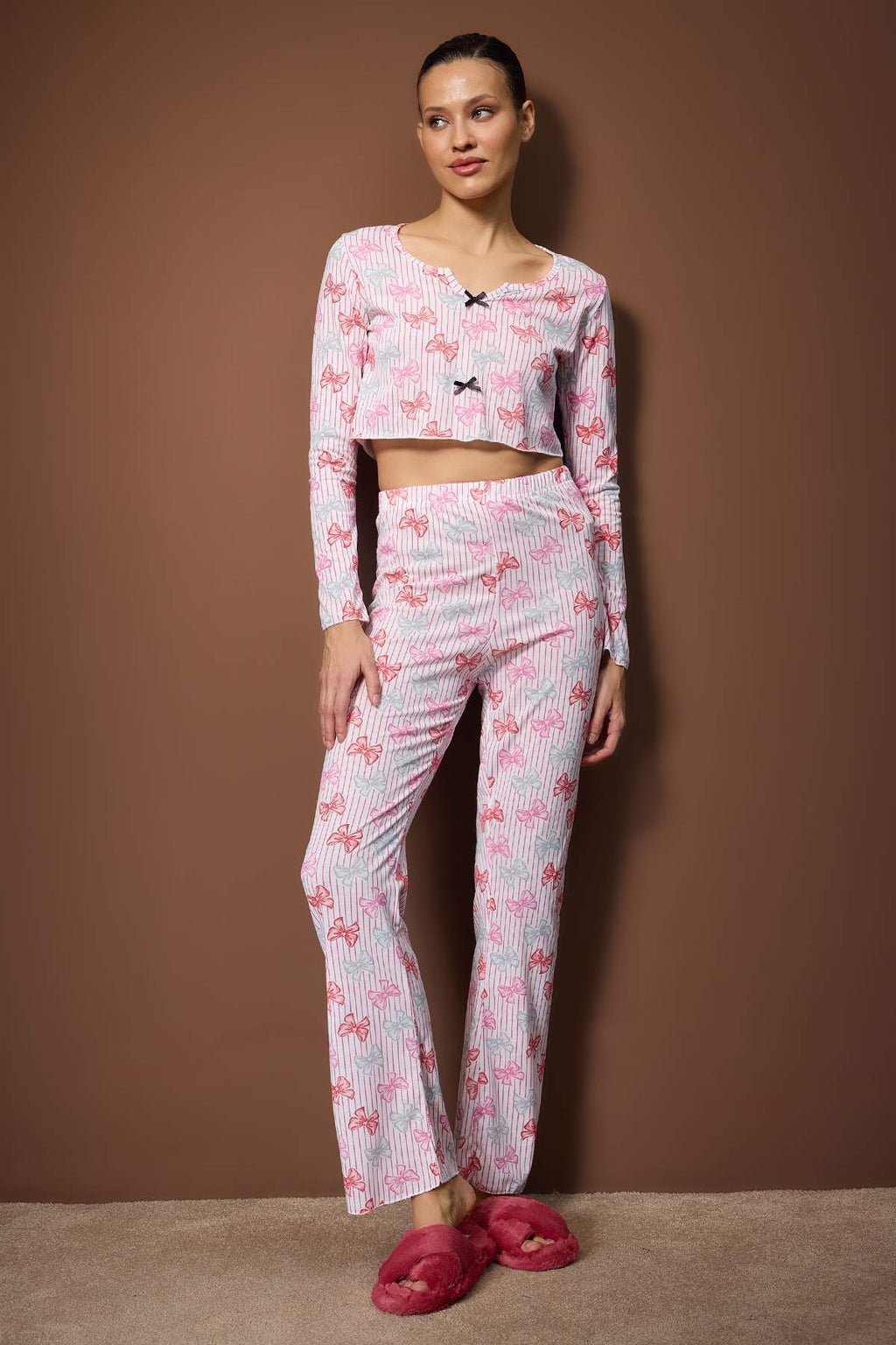 Çok Renkli Pamuklu Çizgili ve Kurdele Fiyonklu Örme Pijama Takımı THMAW26PT00229