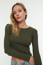 Trendyolmilla Kahverengi-Bej 2'li Paket Vücuda Oturan Bisiklet Yaka Fitilli Crop Esnek Örme Bluz TWOAW22BZ0331