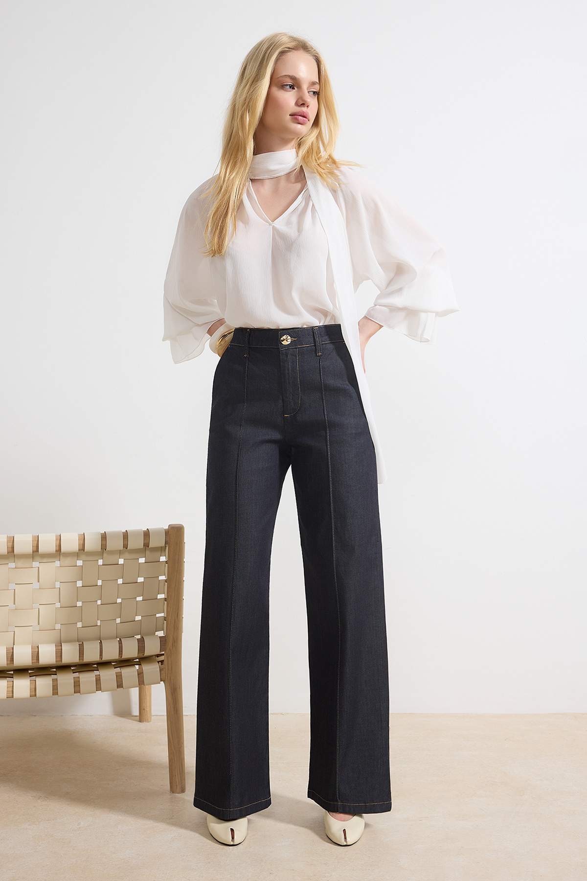 Koyu Mavi Dikiş Detaylı Yüksek Bel Ekstra Esnek Wide Leg Jeans TWOSS26JE00053 Secondary image