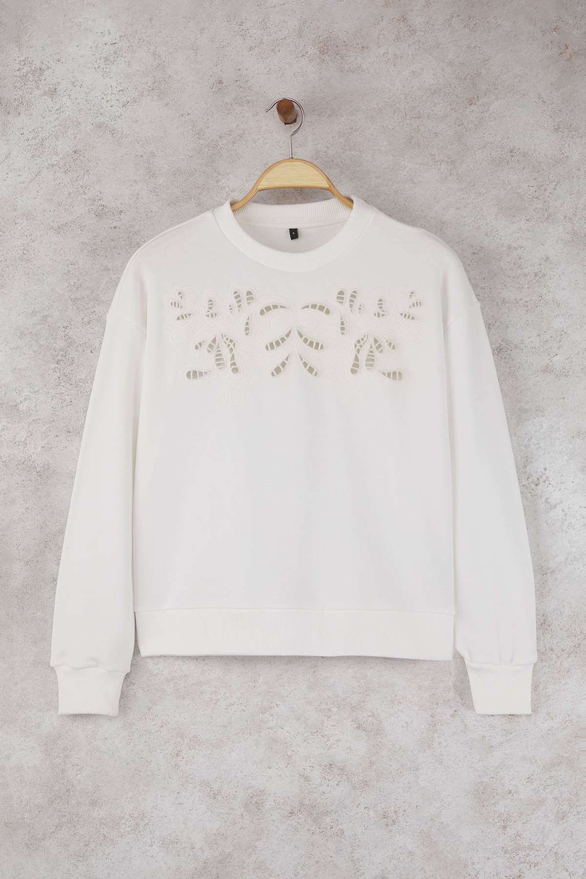 Ekru Nakışlı Regular/Normal Kalıp Örme Sweatshirt TWOAW26SW00011
